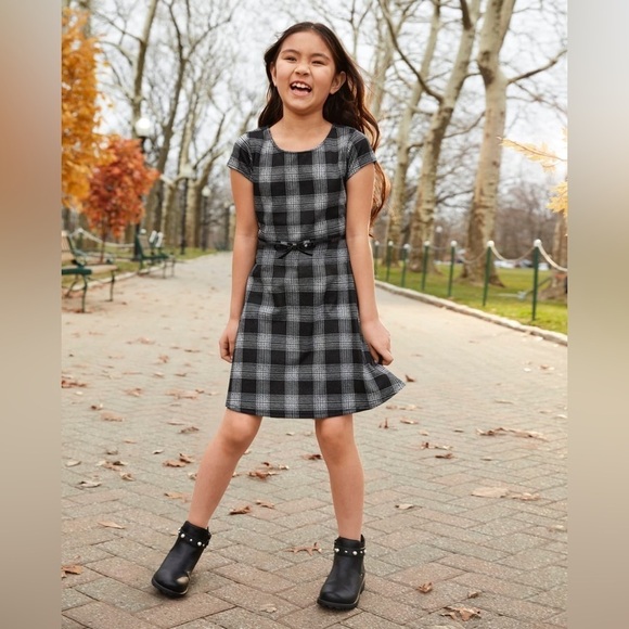 New! The Childrens Place Plaid Jacquard Stretch Knit Belted Dress Size 14 - Picture 1 of 10